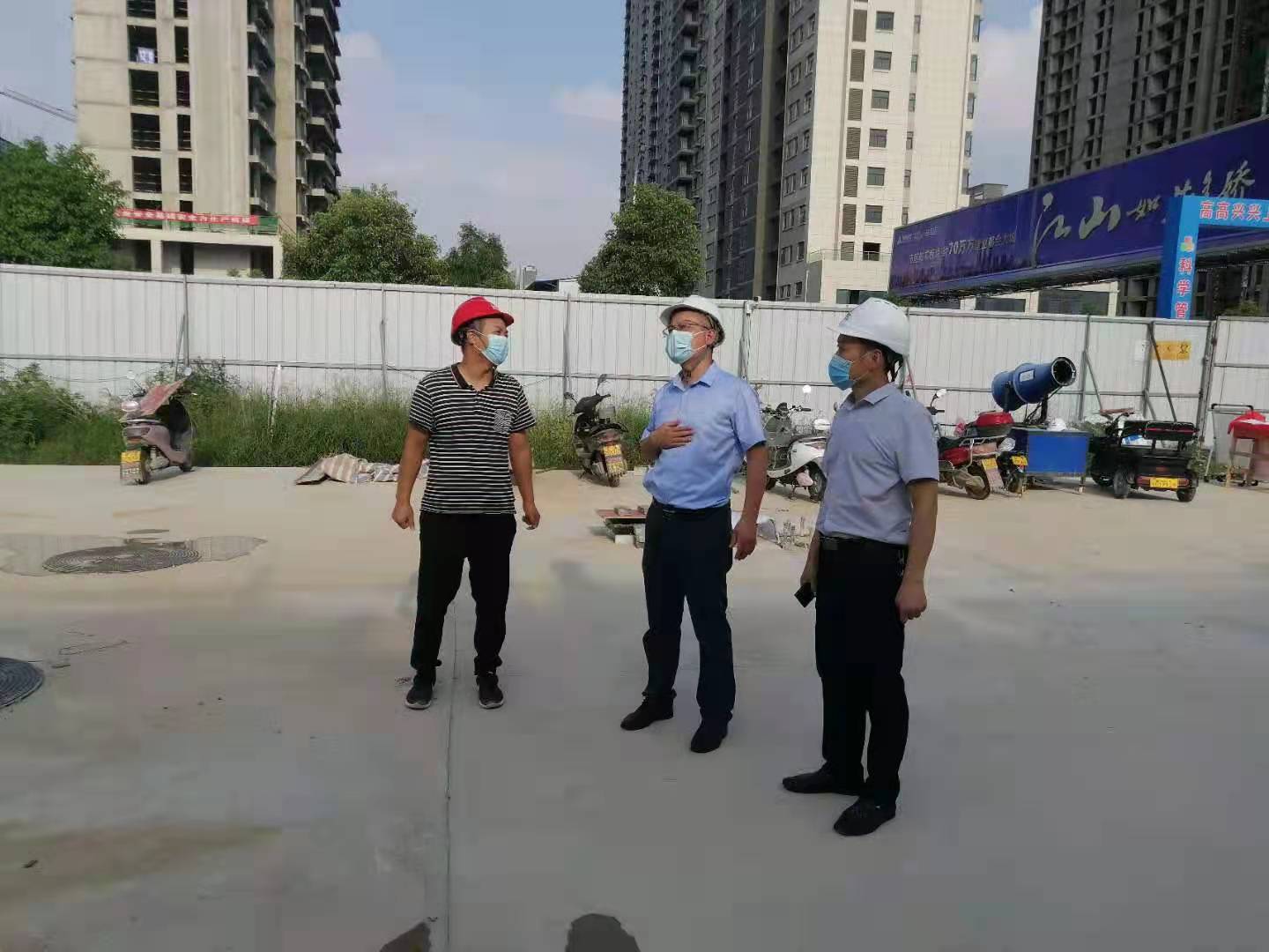 趙治平到金頂山路項(xiàng)目指導(dǎo)疫情防控2.jpg 趙治平到金頂山路項(xiàng)目指導(dǎo)疫情防控2.jpg