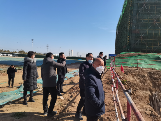 殷殷關(guān)懷寄真情 聲聲祝福暖人心市產(chǎn)業(yè)集團領(lǐng)導(dǎo)節(jié)后慰問一線員工385.png