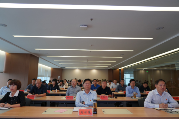 9.30駐馬店市產(chǎn)業(yè)投資集團(tuán)有限公司主題教育讀書(shū)班邀請(qǐng)專家輔導(dǎo)授課264.png