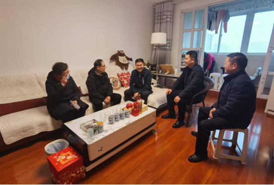 黨建引領(lǐng)聚合力 走訪慰問暖人心—產(chǎn)業(yè)集團(tuán)開展春節(jié)走訪慰問老黨員活動550.png